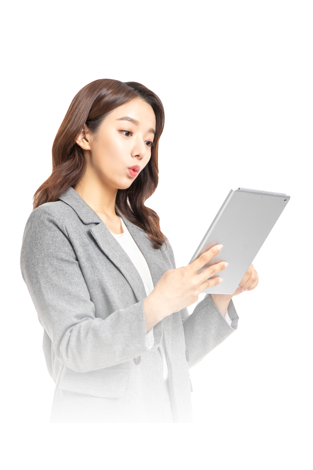 견적서 들고 있는 여자 이미지